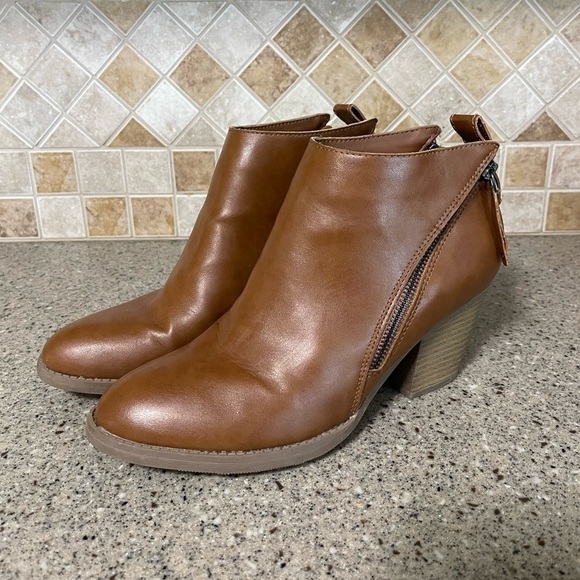 Massini Ashton Women’s Brown Heeled Ankle Booties Size 10 - Picture 1 of 7